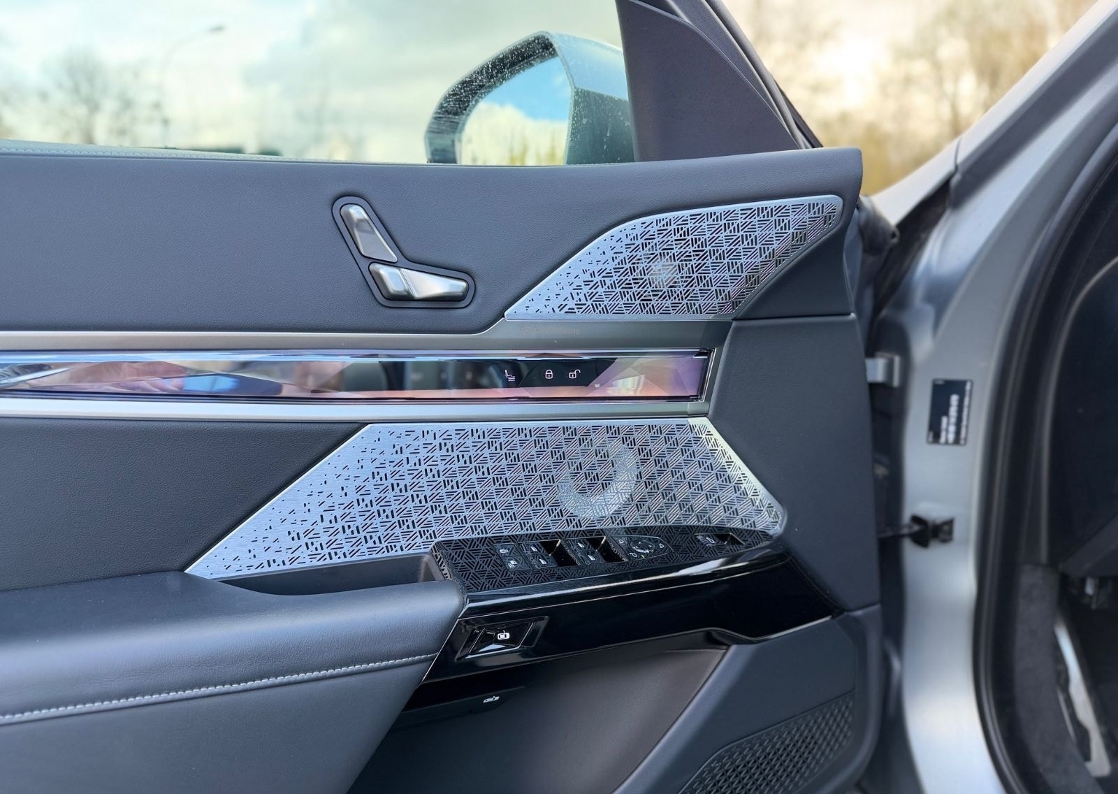 BMW 740 d xDrive M Sport+LED+PANO+LEDER+B&W+STAND foto 21