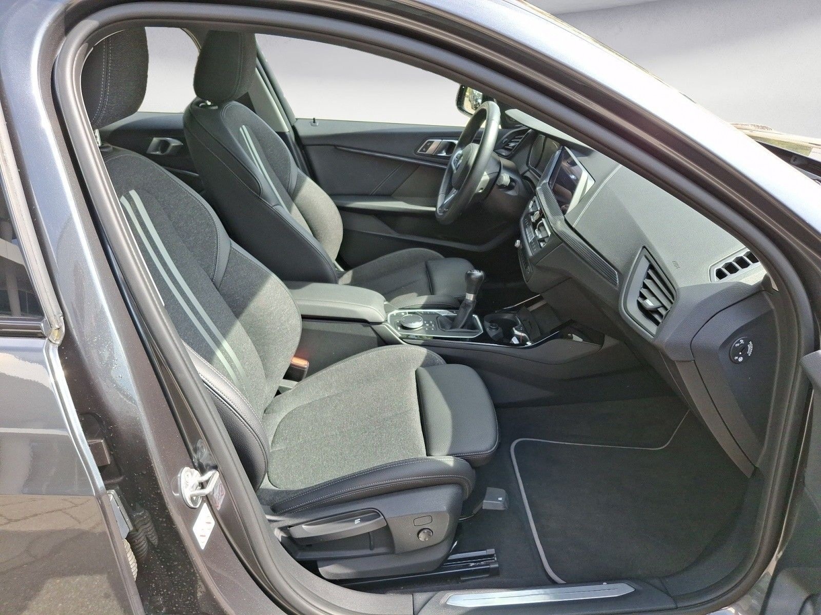 BMW 118i Sport Line Panorama Klimaaut. Sportsitze foto 9