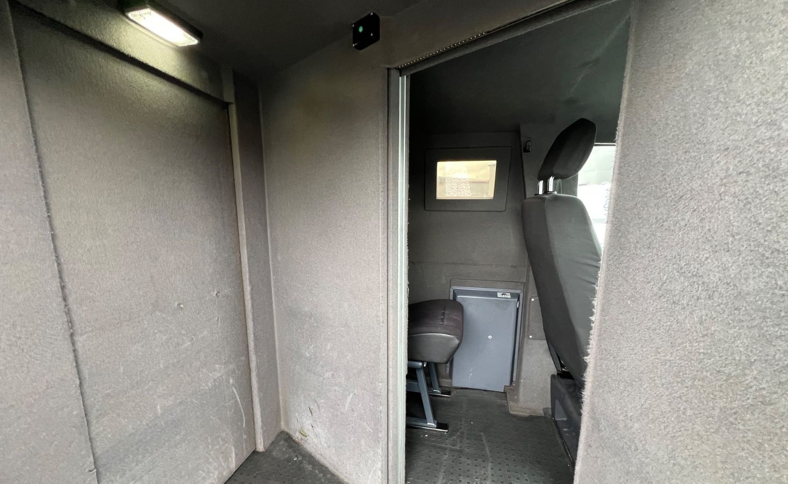 Volkswagen T6 Lang*GELDTRANSPORTER*GEPANZERT*ARMORED*140PS* foto 22