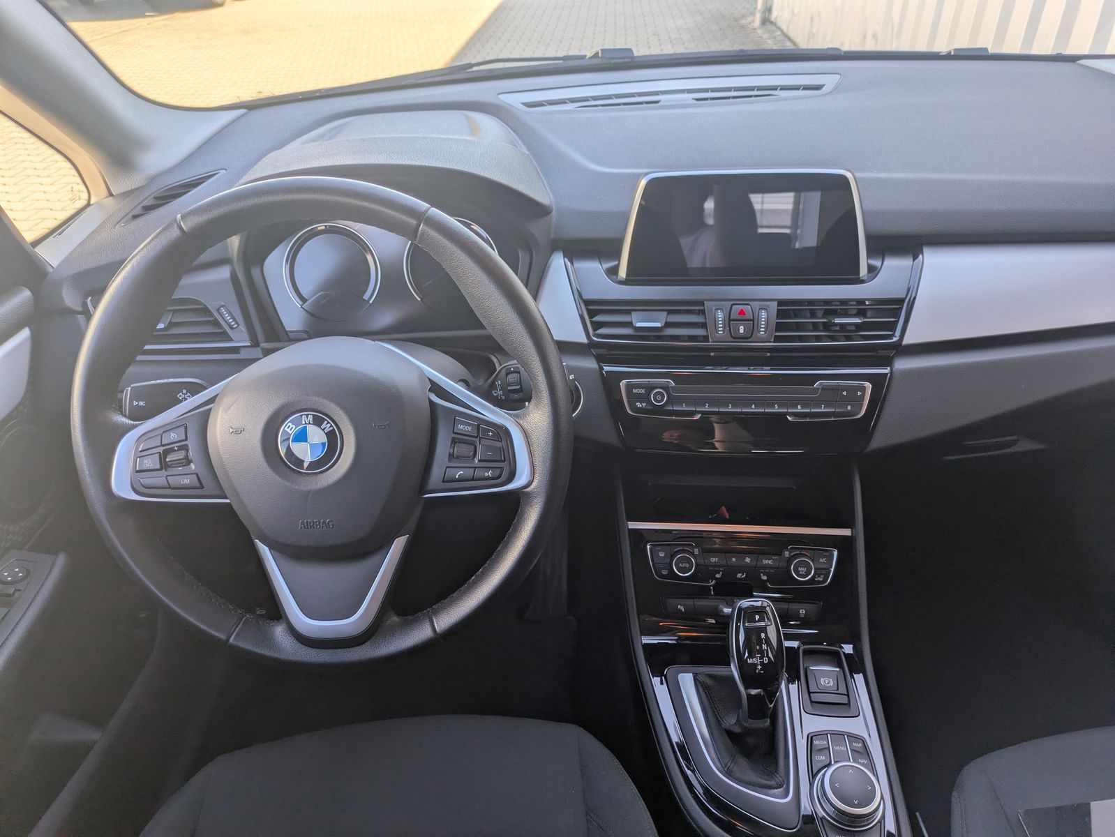 BMW 220i Active Tourer Advantage AHK LED Navi Tempom foto 7