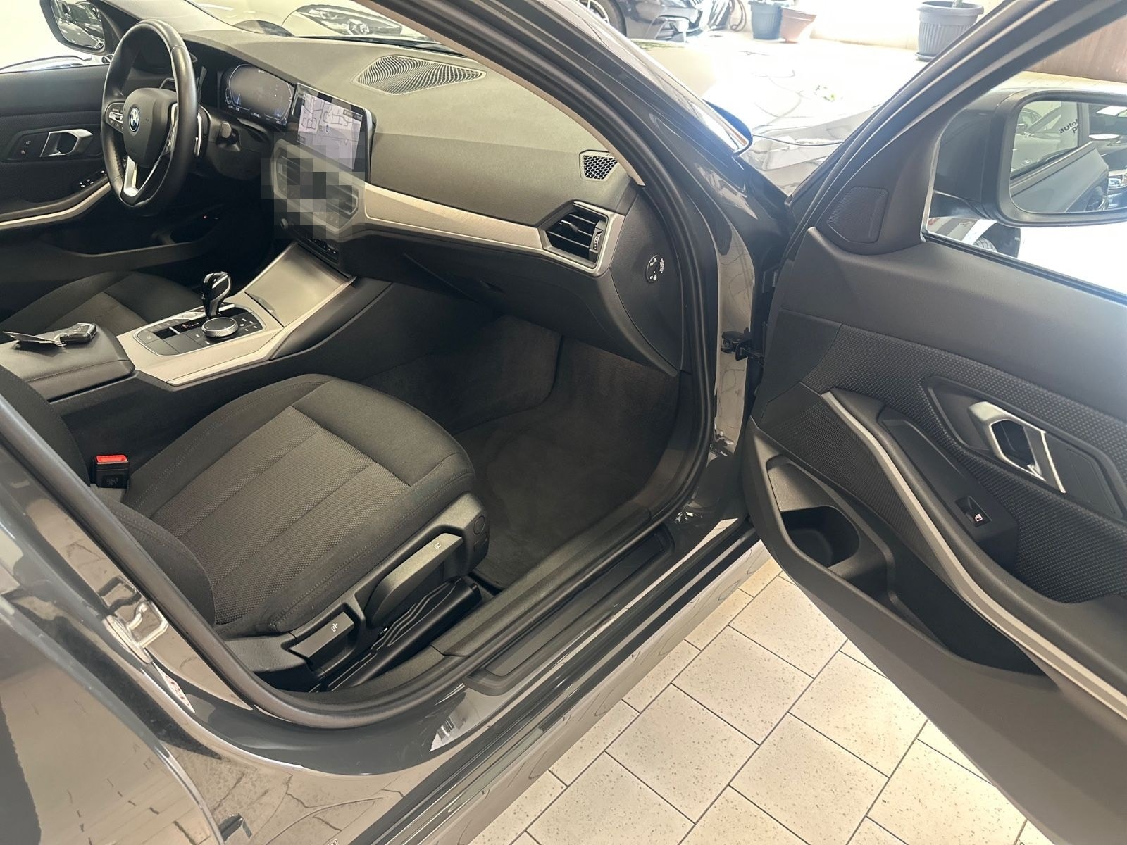 BMW 320e Advantage SAG/Navi/ParkAss/Tempomat/Hi-Fi foto 22