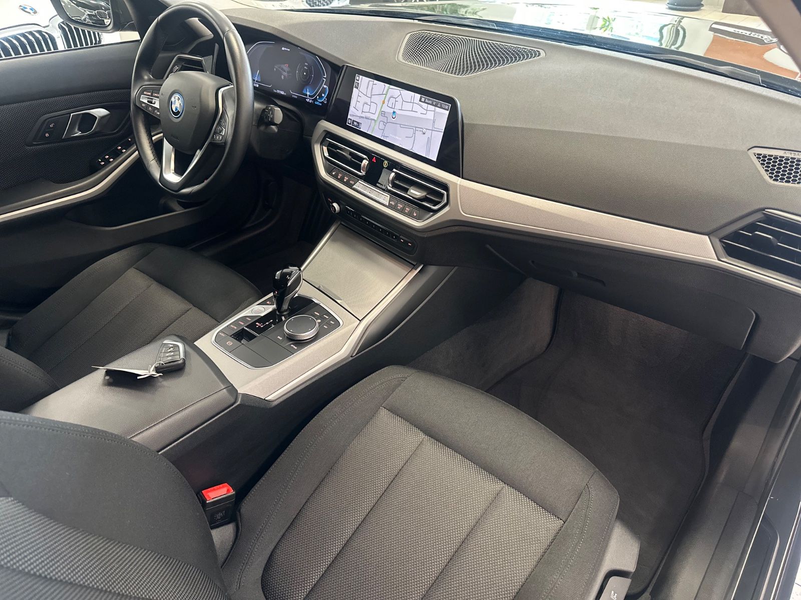 BMW 320e Advantage SAG/Navi/ParkAss/Tempomat/Hi-Fi foto 23