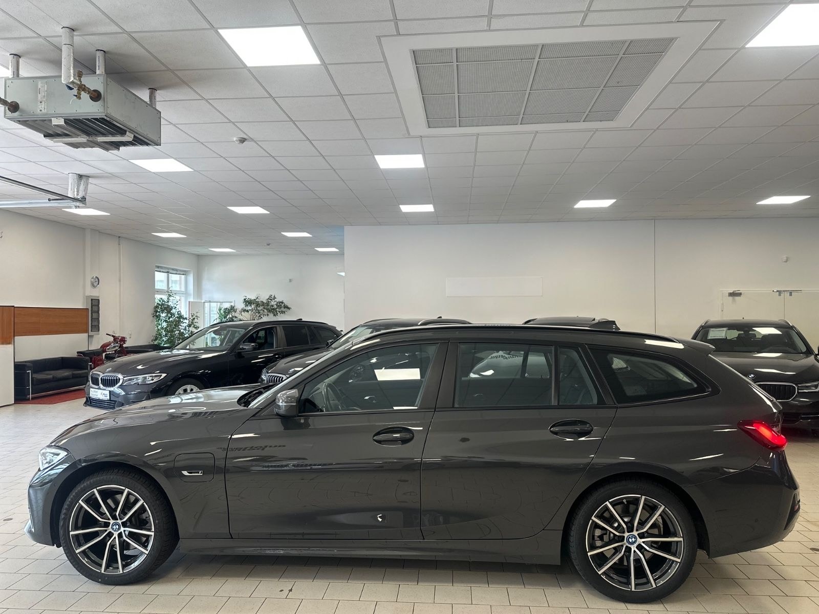 BMW 320e Advantage SAG/Navi/ParkAss/Tempomat/Hi-Fi foto 7