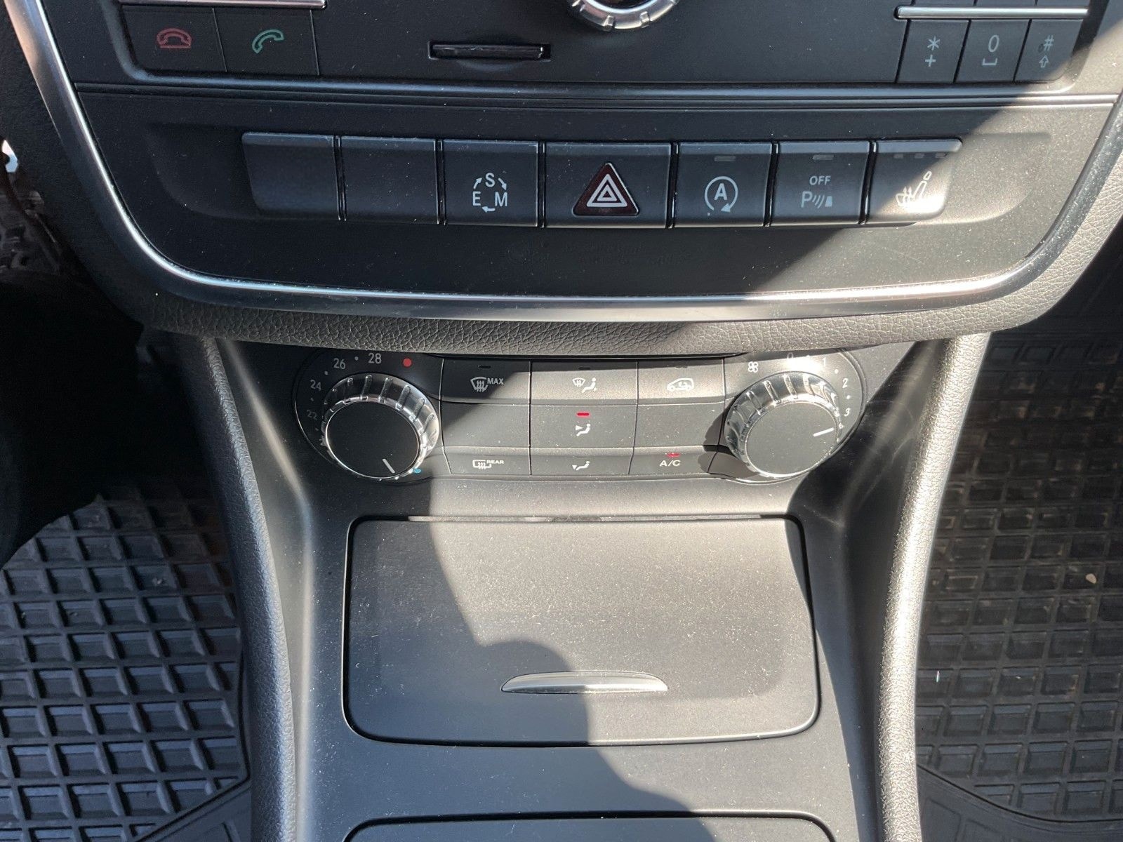 Mercedes-Benz CLA 250 AMG PAKET Navi Kamera PDC SHZ LED foto 18