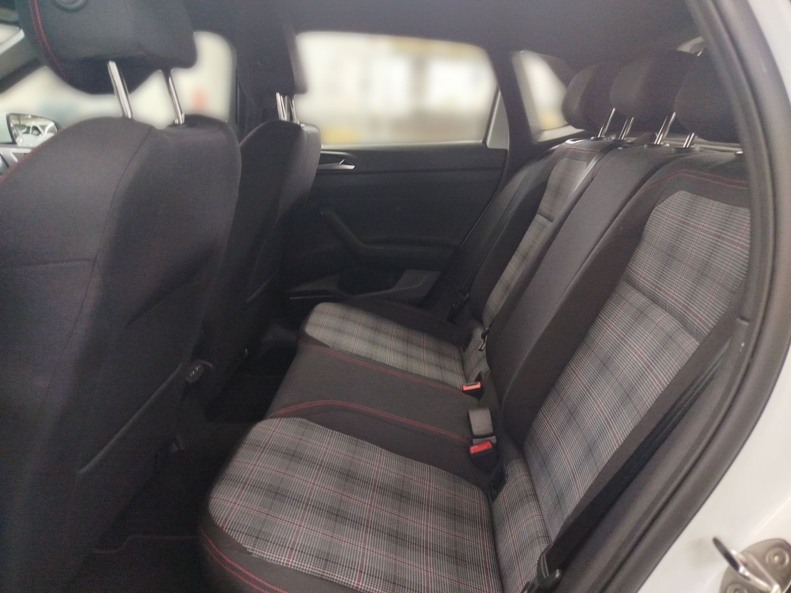 Volkswagen Polo 2.0 TSI DSG GTI FrontAssist IQ.Light DAB+ foto 10