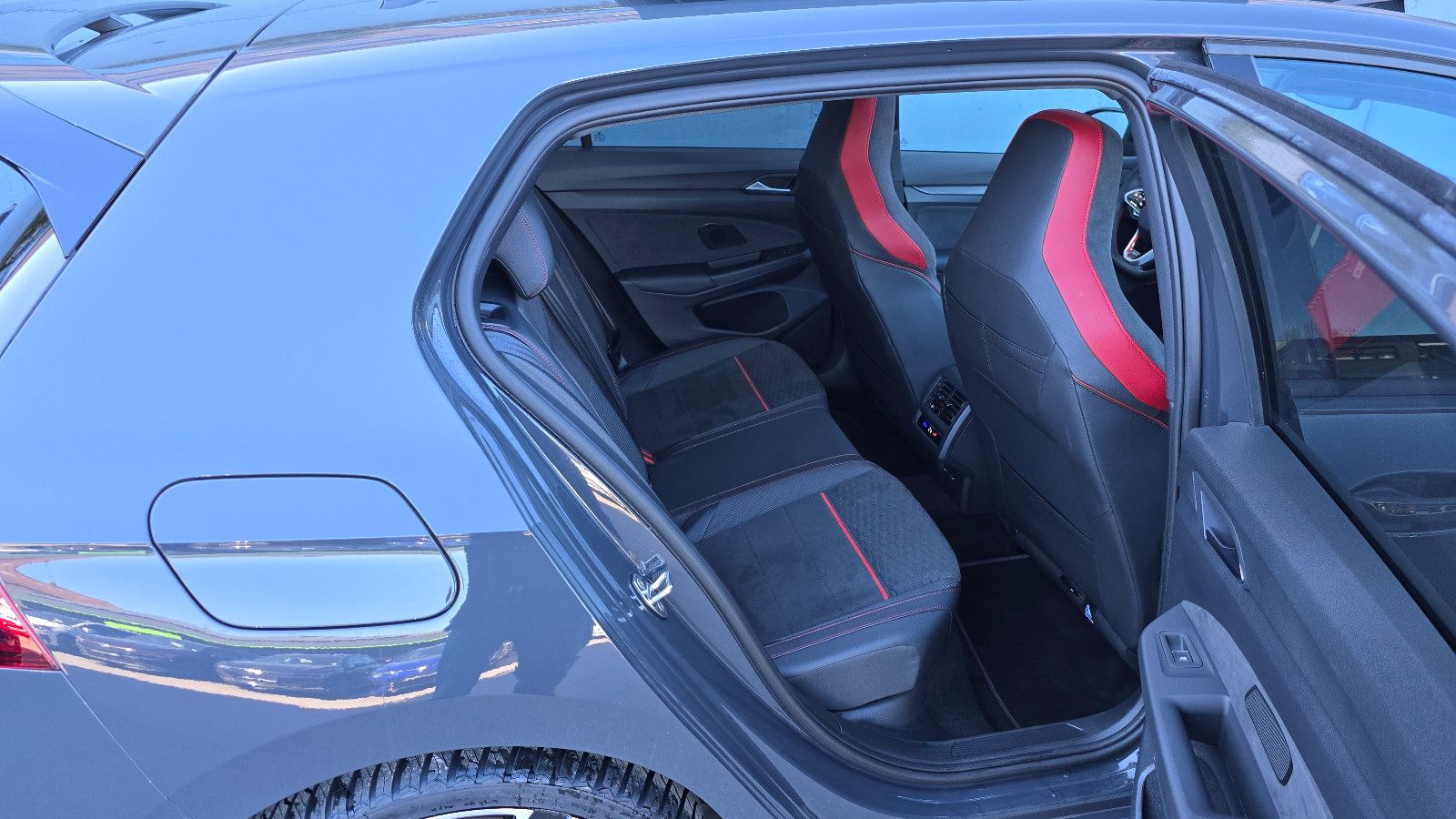 Volkswagen Golf 8 GTI Clubsport DSG Pano/Black/Matrix/H&K foto 9