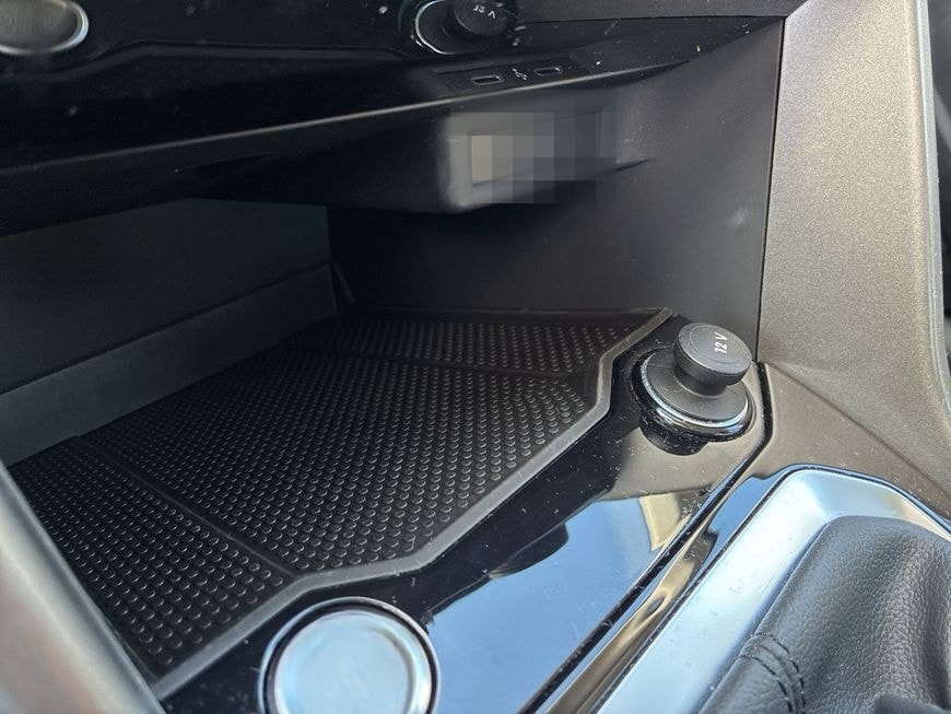 Volkswagen T-Roc Style 1.5 TSI Pano Kamera Navi foto 24