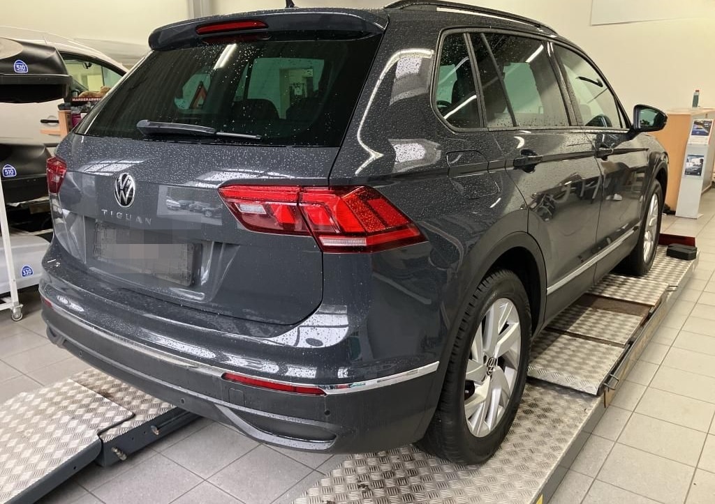 Volkswagen Tiguan TSI Life LED CarPlay ACC PDC SH 18" foto 2