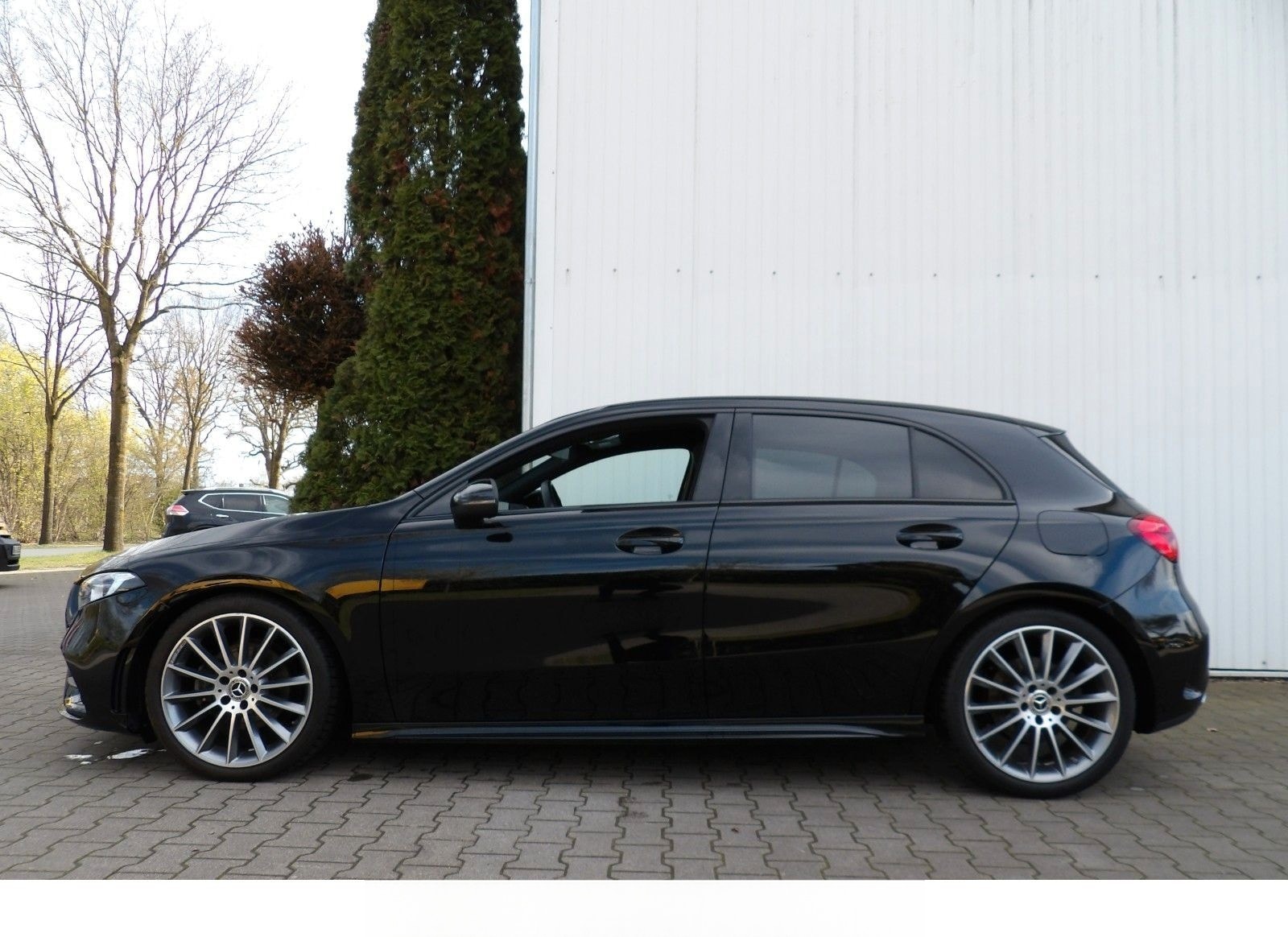 Mercedes-Benz A200 AMG Line Sportsitze Navi MBUX 19Zoll foto 2