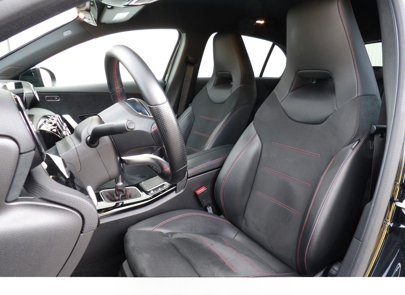 Mercedes-Benz A200 AMG Line Sportsitze Navi MBUX 19Zoll foto 3