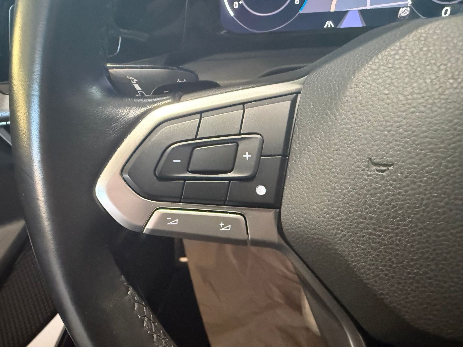 Volkswagen Golf VIII 2.0 TDI DSG AID/HUD/MATRIX/PANO/AHK foto 14