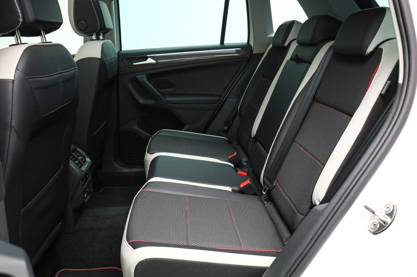 Volkswagen Tiguan 2.0 TDI 4M URBAN SPORT, MATRIX, PANO, AHK foto 17