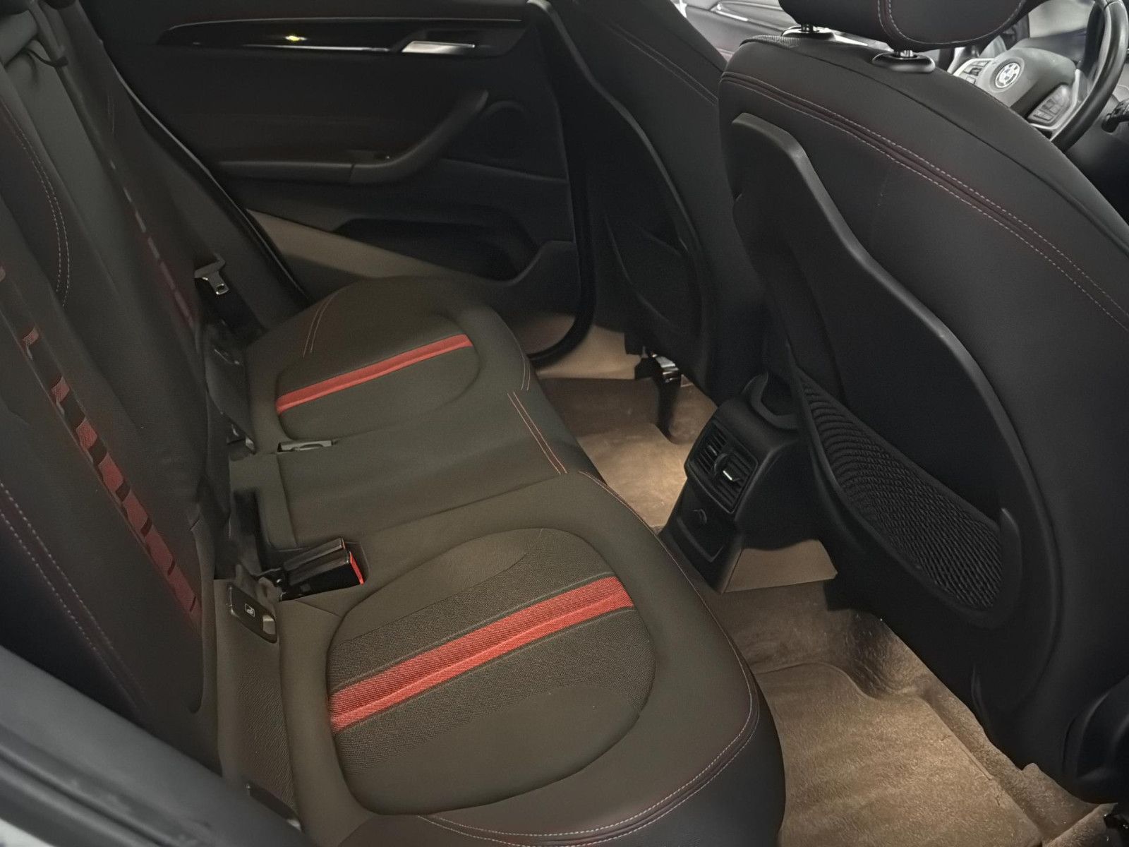 BMW X1 sDrive 20 i Sport Line/ unfallfrei/ AHK foto 13