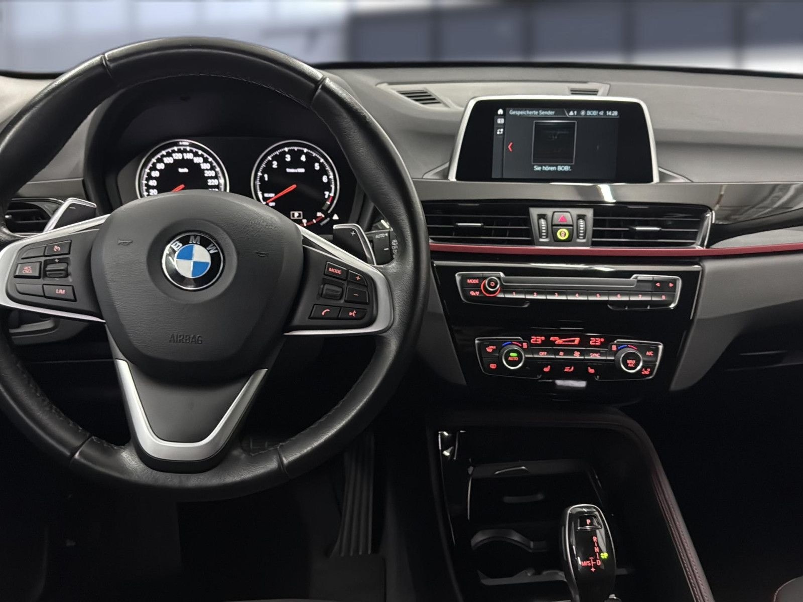 BMW X1 sDrive 20 i Sport Line/ unfallfrei/ AHK foto 10