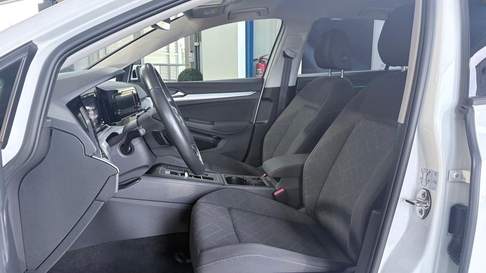 Volkswagen Golf Life 1.5 eTSI CarPlay/ACC/LED/Voll-Assisten foto 5