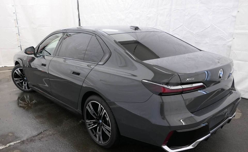 BMW 740d xDrive M Sportpaket Standhzg SkyLounge 21" foto 3