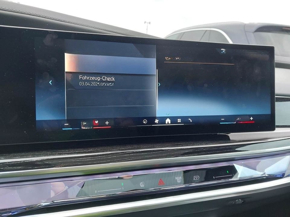 BMW 740d xDrive M Sportpaket Standhzg SkyLounge 21" foto 8