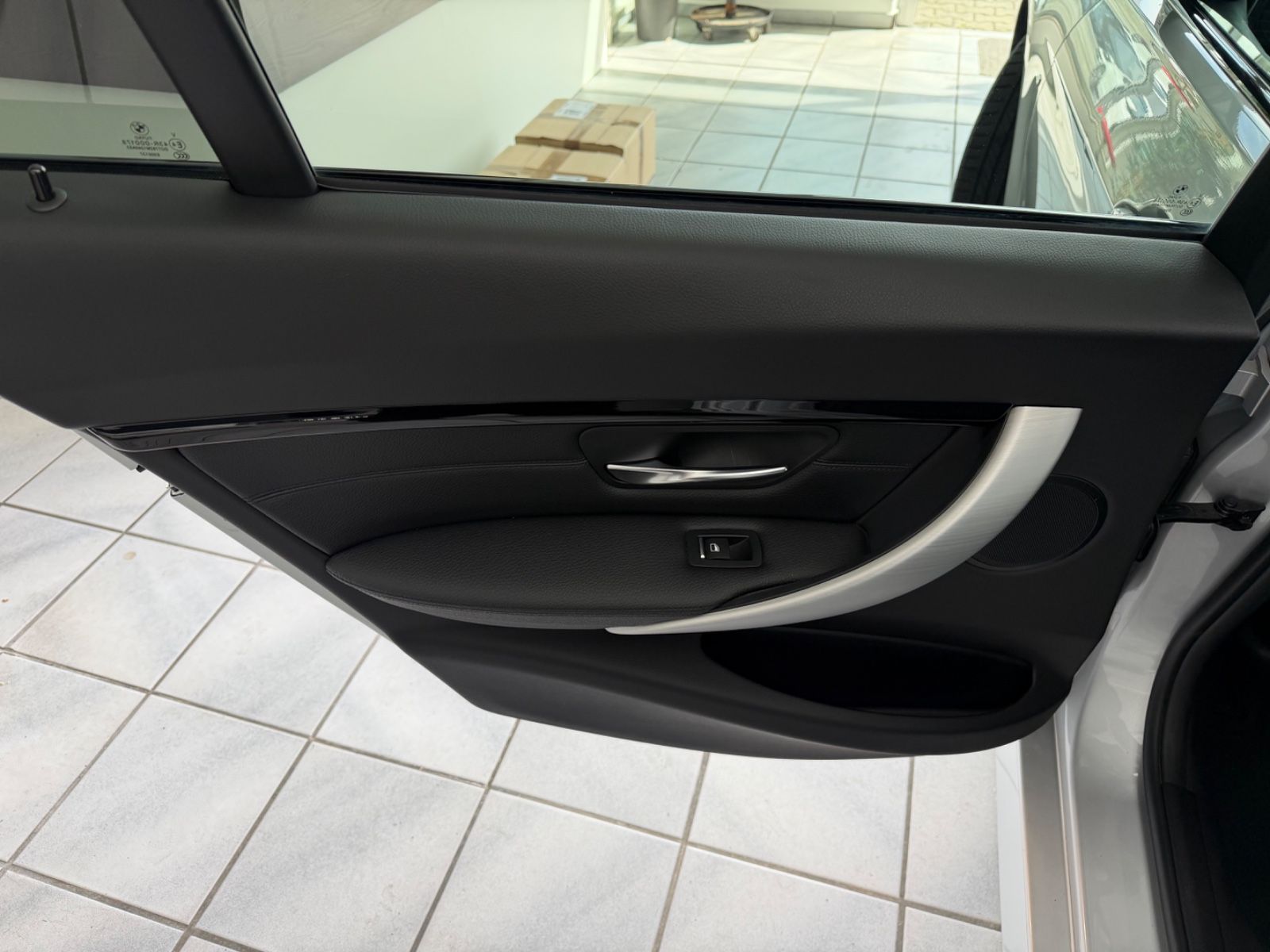 BMW 318d *M-PAKET*SHADOWLINE*LED*VOLLLEDER*SHZ foto 17