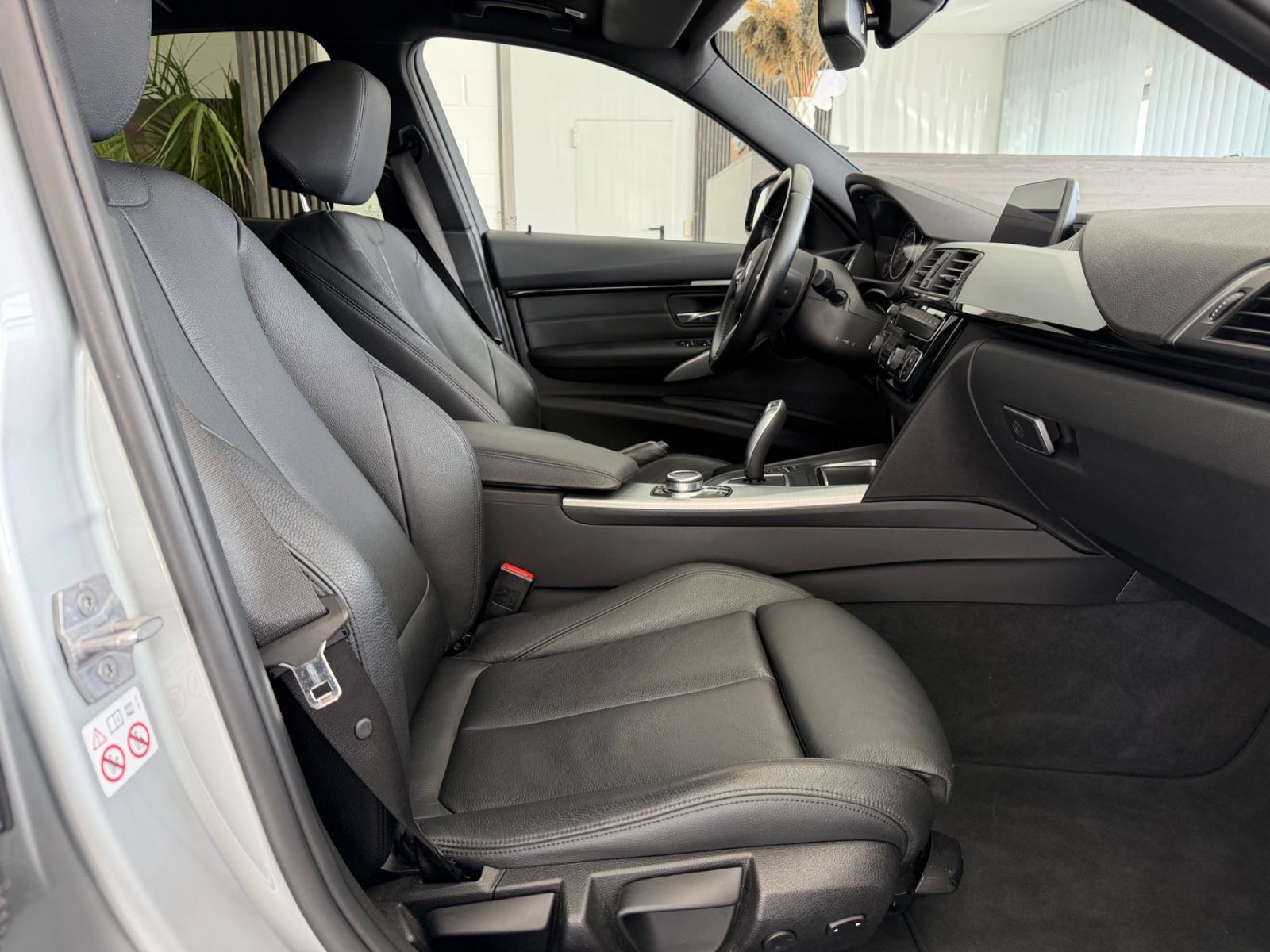 BMW 318d *M-PAKET*SHADOWLINE*LED*VOLLLEDER*SHZ foto 22