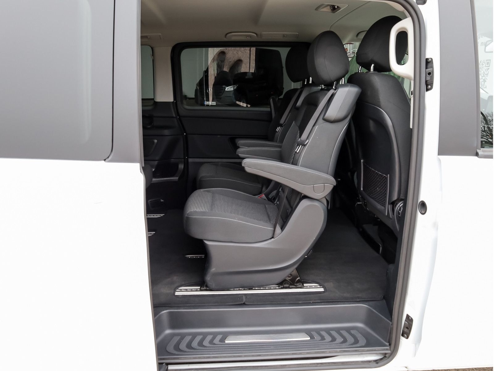 Mercedes-Benz EQV 300 lang,6Sitze,2 el.Schiebetür,Airmatic,LED foto 13