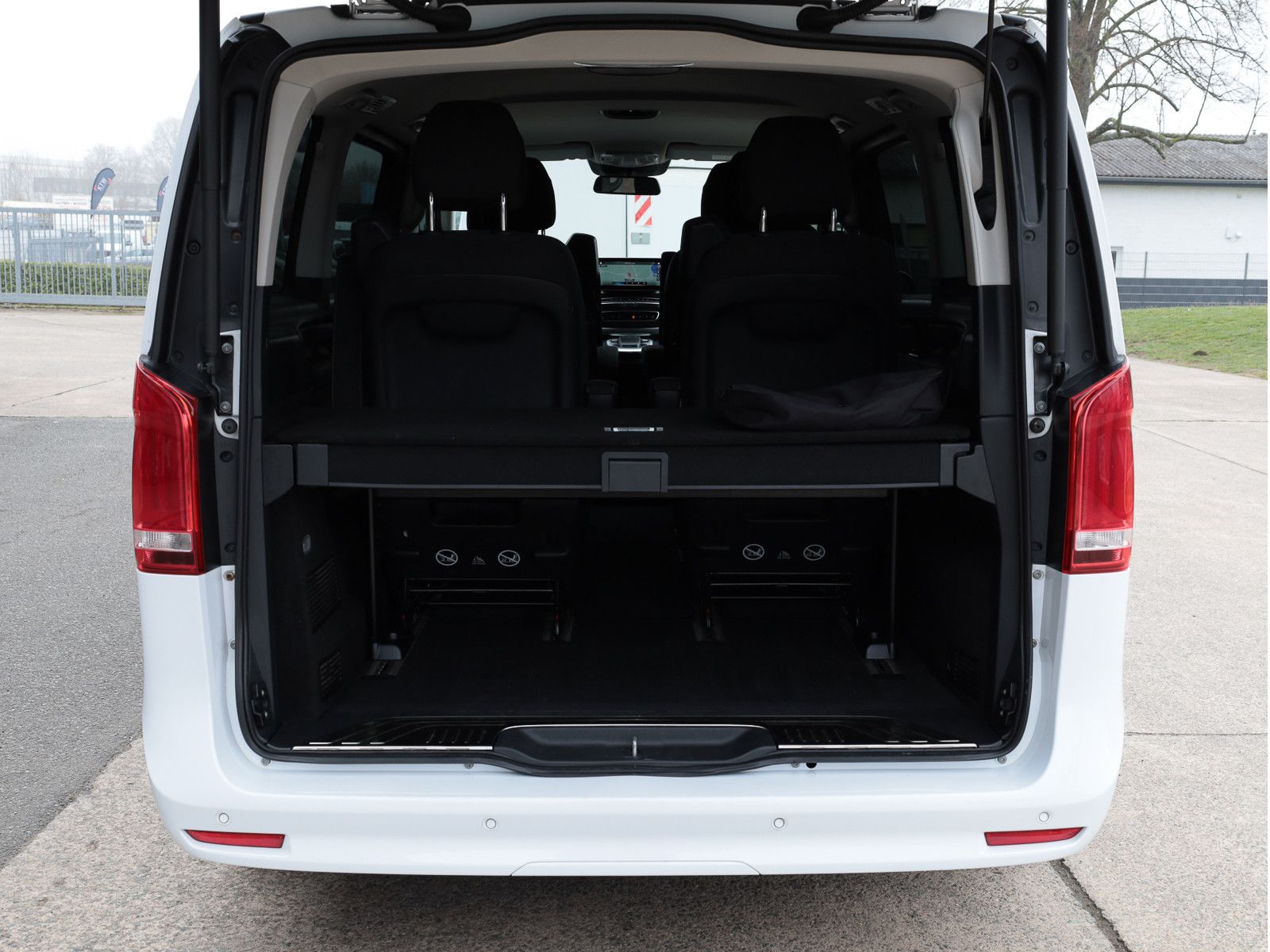 Mercedes-Benz EQV 300 lang,6Sitze,2 el.Schiebetür,Airmatic,LED foto 10