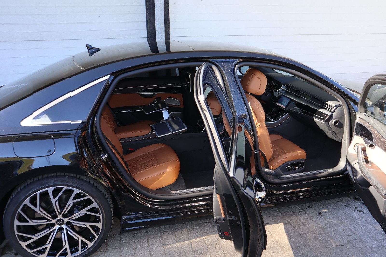 Audi A8L 60 TFSI V8 lang exclusive / *SCHWARZ-COGNAC* foto 16