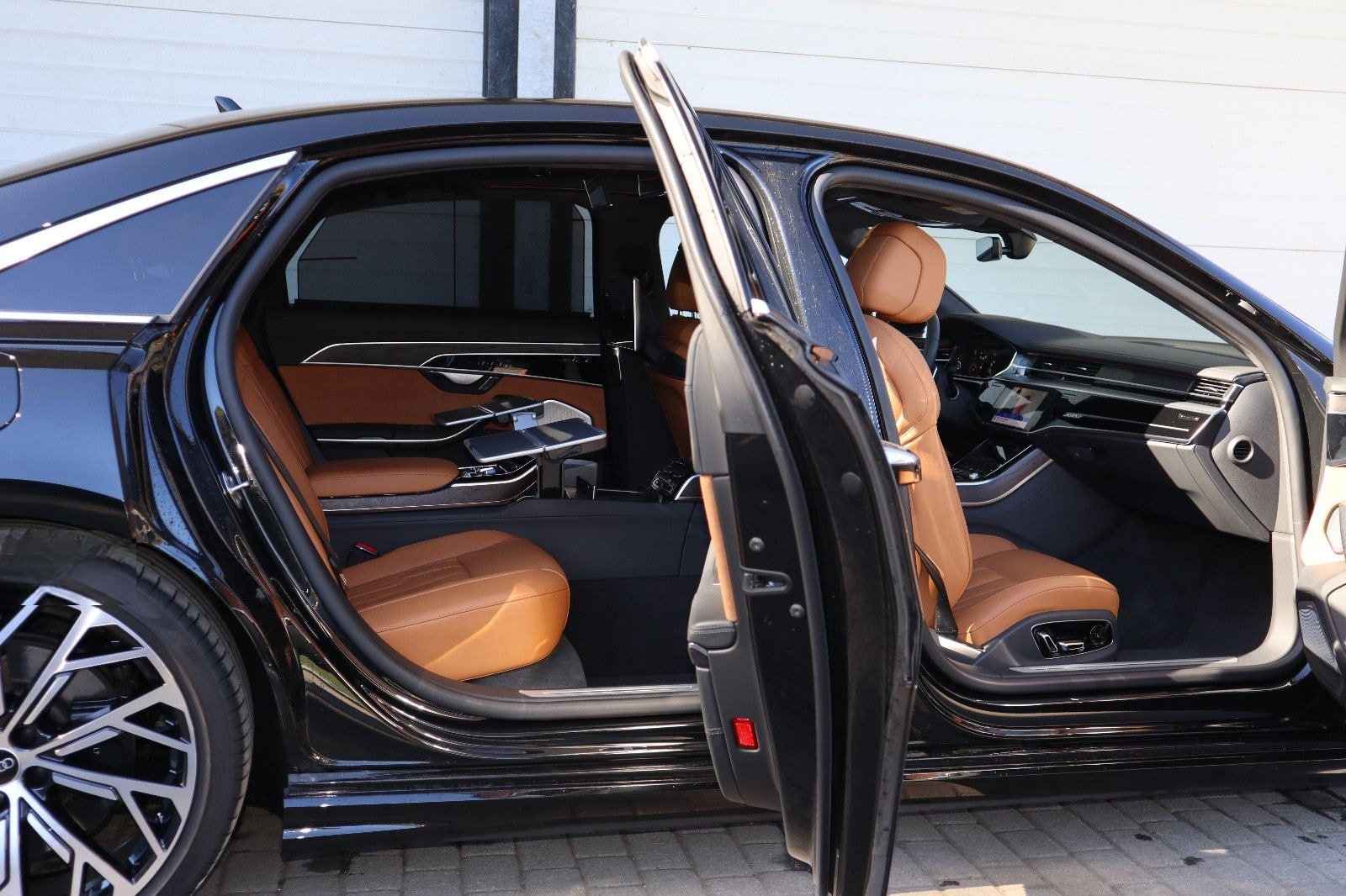 Audi A8L 60 TFSI V8 lang exclusive / *SCHWARZ-COGNAC* foto 17