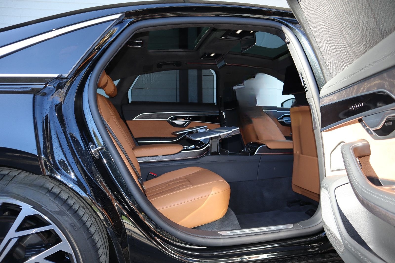 Audi A8L 60 TFSI V8 lang exclusive / *SCHWARZ-COGNAC* foto 19