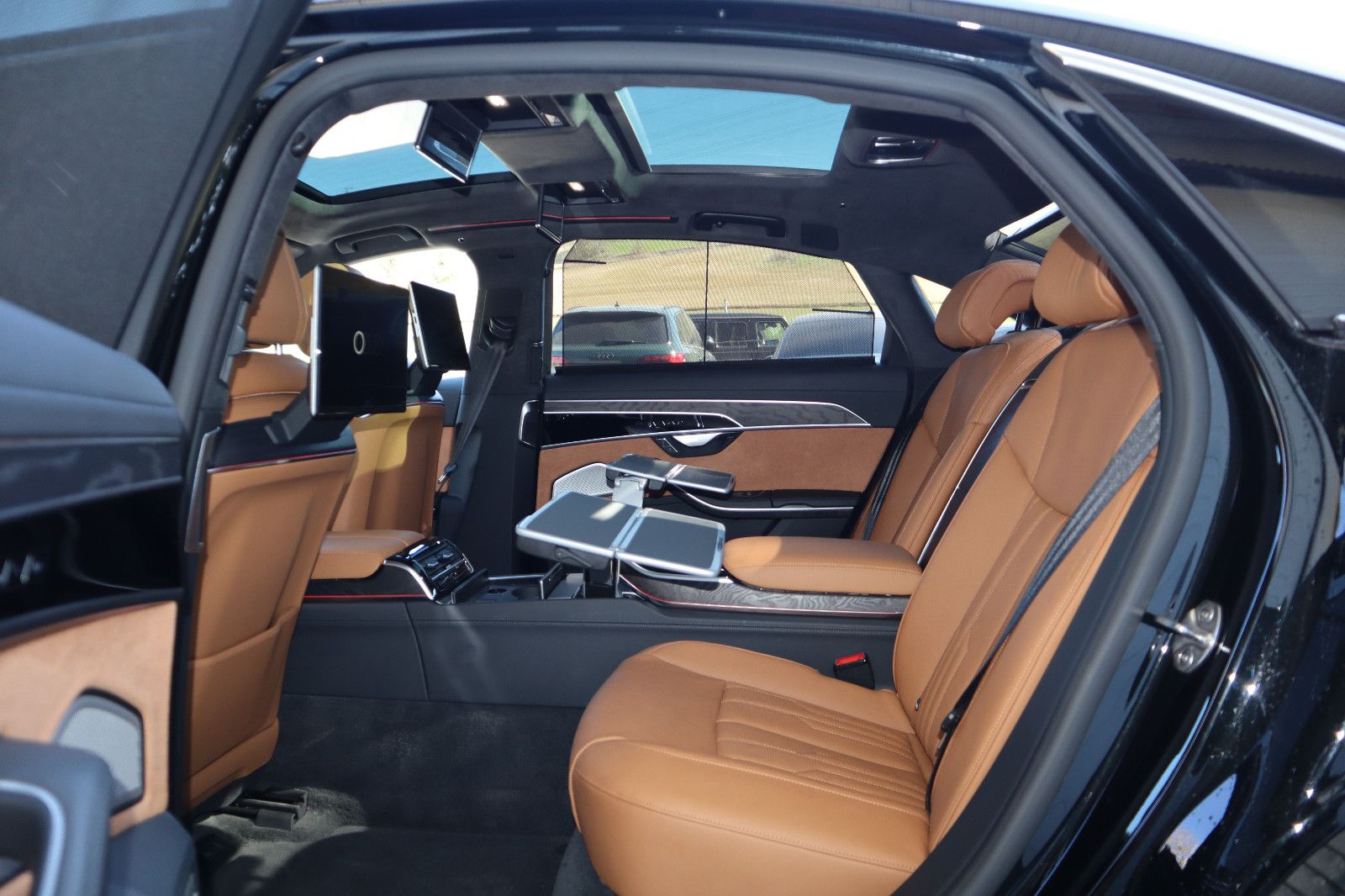 Audi A8L 60 TFSI V8 lang exclusive / *SCHWARZ-COGNAC* foto 24