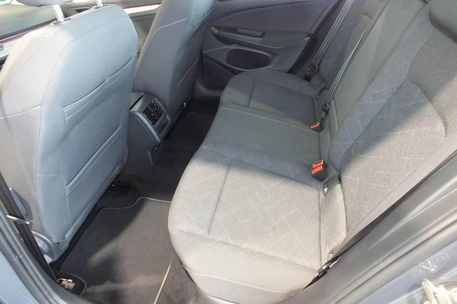 Volkswagen Golf VIII Variant eTSI Life DSG LED AHK Navi AID foto 4