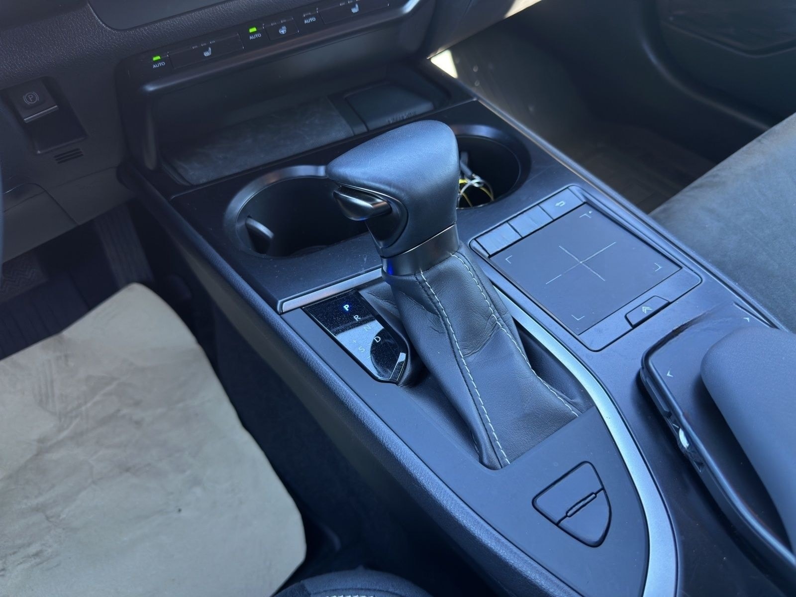 Lexus UX 250h*STYLE*1HD*ALLW.*VELOUR* 15J-GARANTIE* foto 14