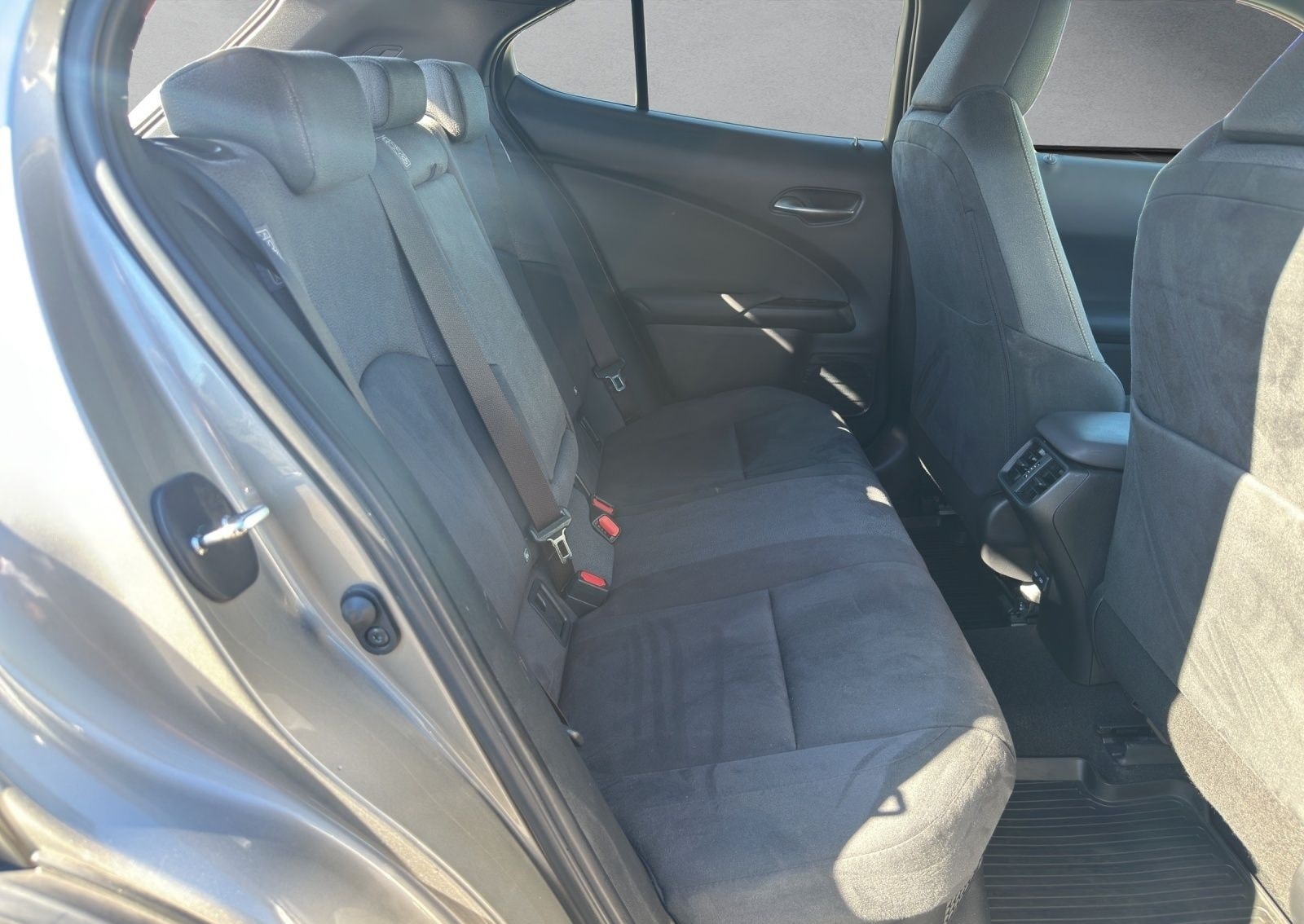 Lexus UX 250h*STYLE*1HD*ALLW.*VELOUR* 15J-GARANTIE* foto 17