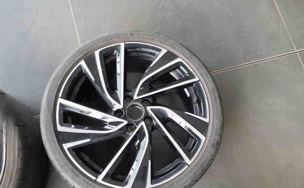 Volkswagen Golf VIII 2.0 TSI DSG GTI Clubsport AKRA NAVI foto 8