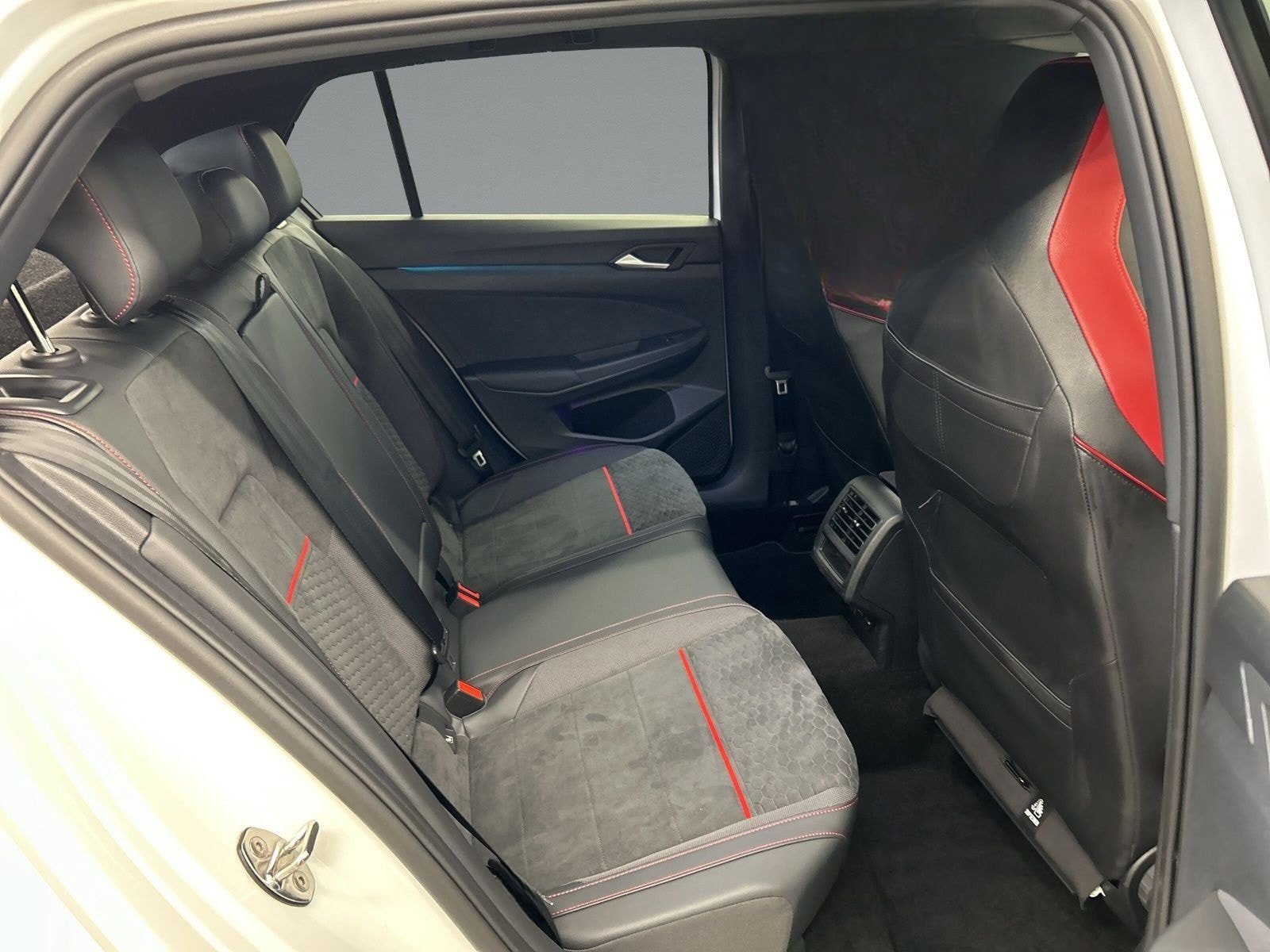 Volkswagen Golf VIII GTI Clubsport 2.0 TSI DSG+MATRIX+NAVI foto 12