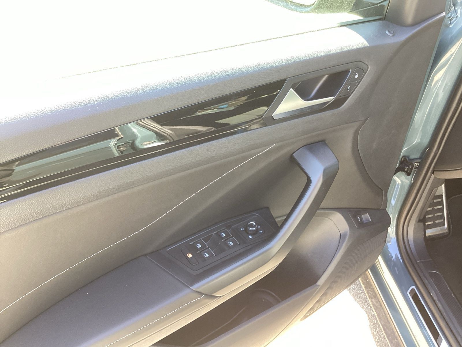 Volkswagen T-Roc 2.0TSI R-Line 4M DSG Pano Naiv LED Kamera foto 6