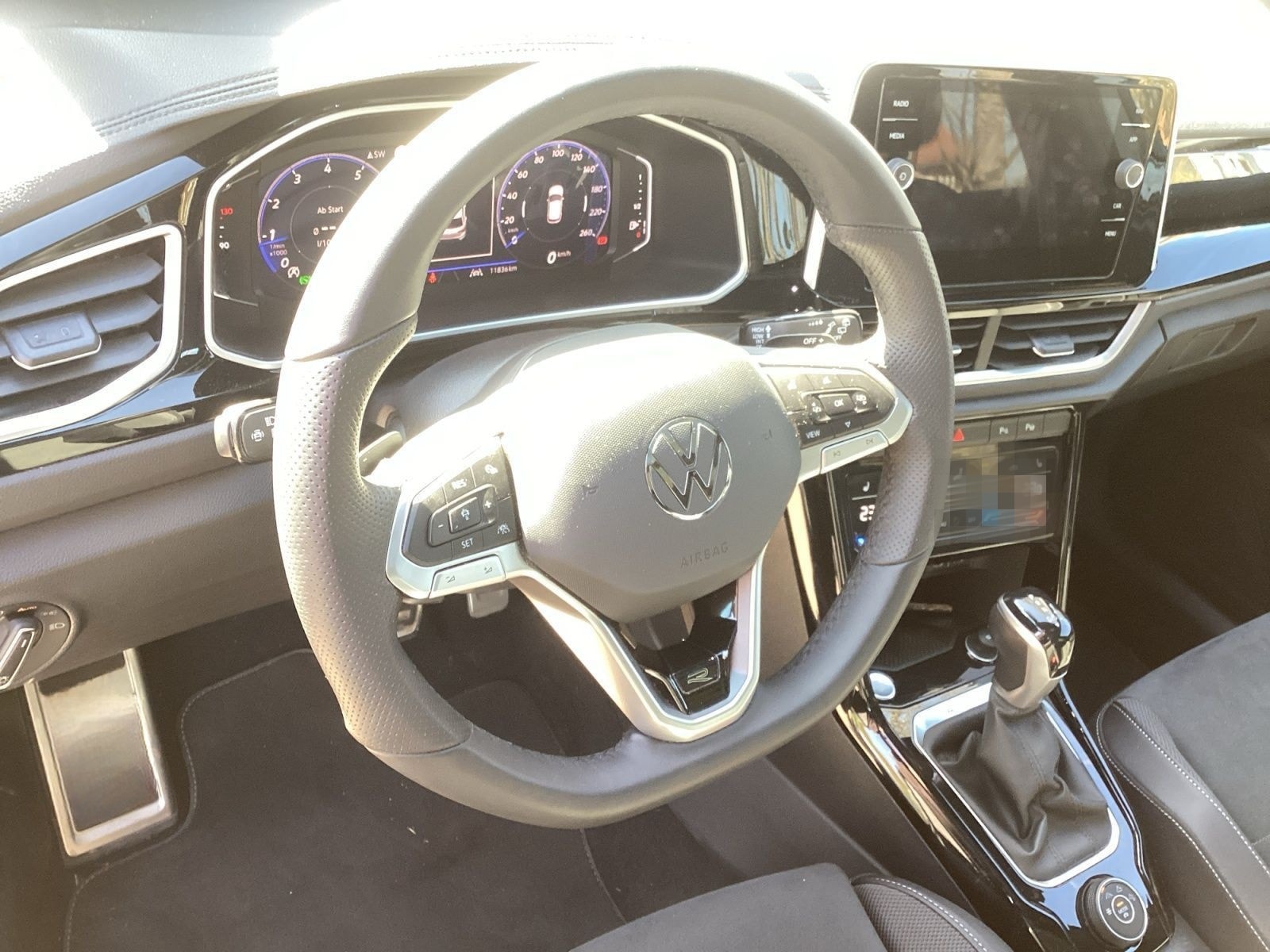 Volkswagen T-Roc 2.0TSI R-Line 4M DSG Pano Naiv LED Kamera foto 8
