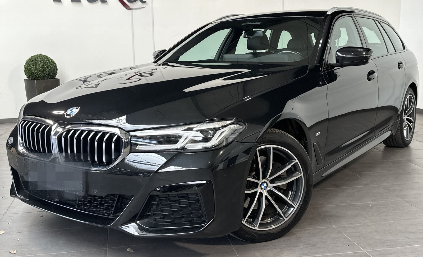 BMW 520d Touring xDrive M-Sport NAV+LED+ACC+HIFI+DDC foto 2