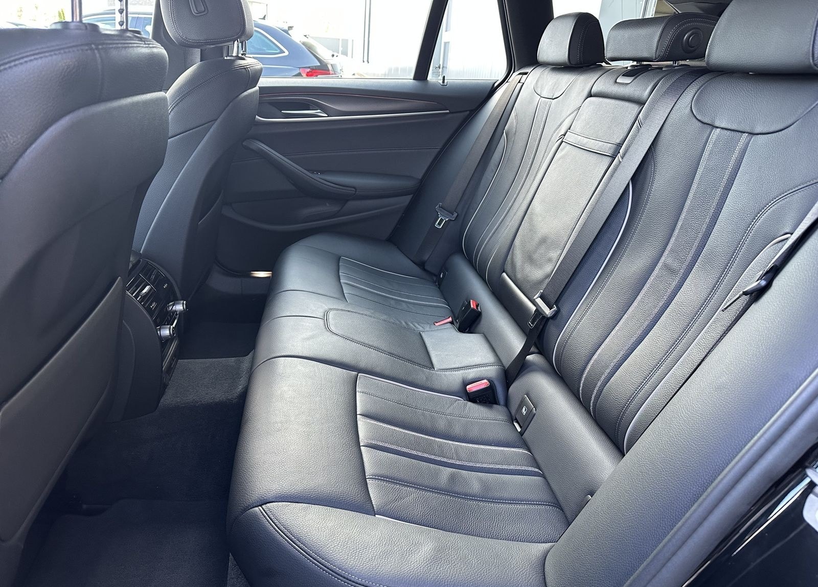 BMW 520d Touring xDrive M-Sport NAV+LED+ACC+HIFI+DDC foto 10