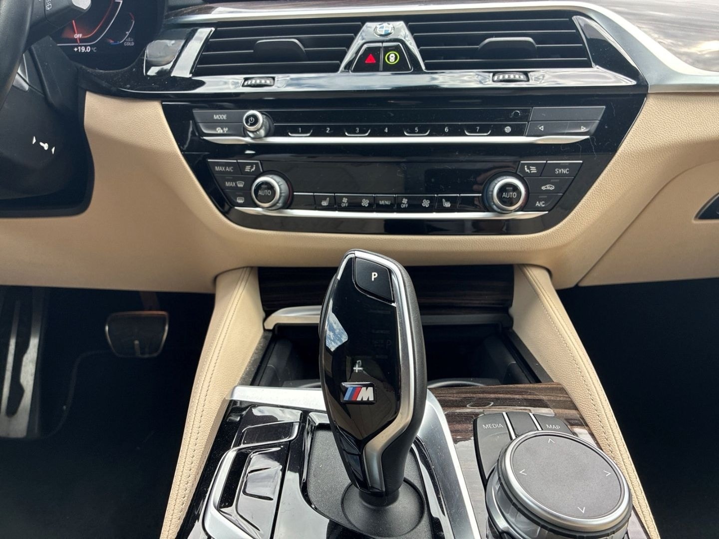 BMW 530 i Touring M-SPORT LASER HUD HIFI KOMFZGNG RF foto 11