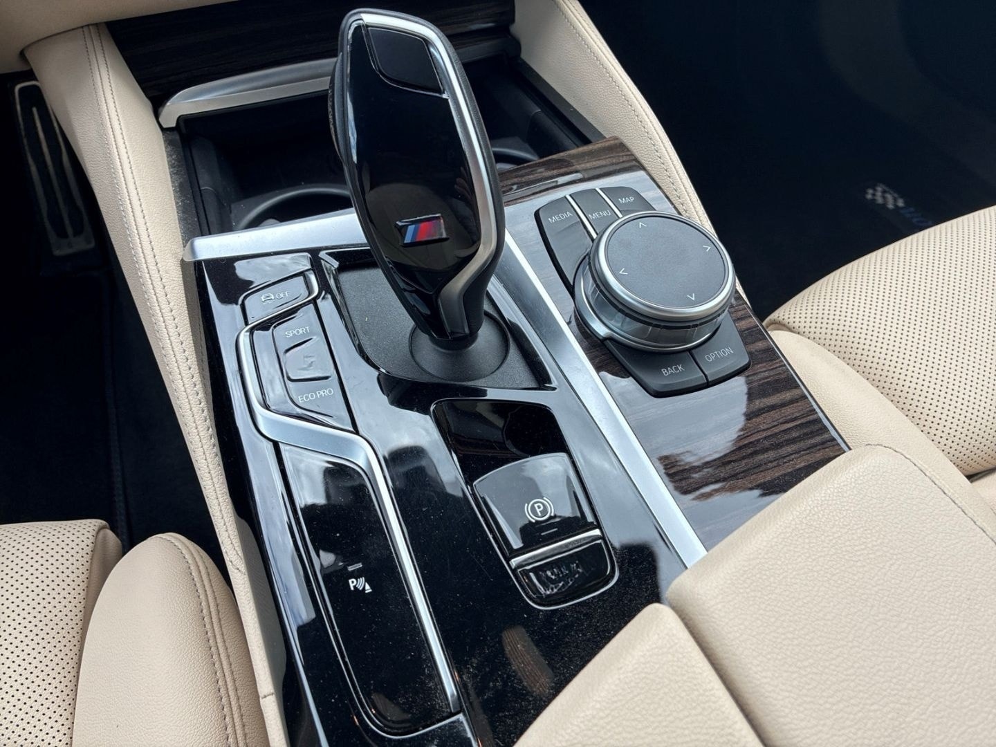 BMW 530 i Touring M-SPORT LASER HUD HIFI KOMFZGNG RF foto 16