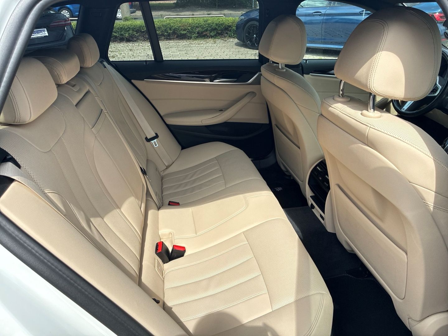 BMW 530 i Touring M-SPORT LASER HUD HIFI KOMFZGNG RF foto 10
