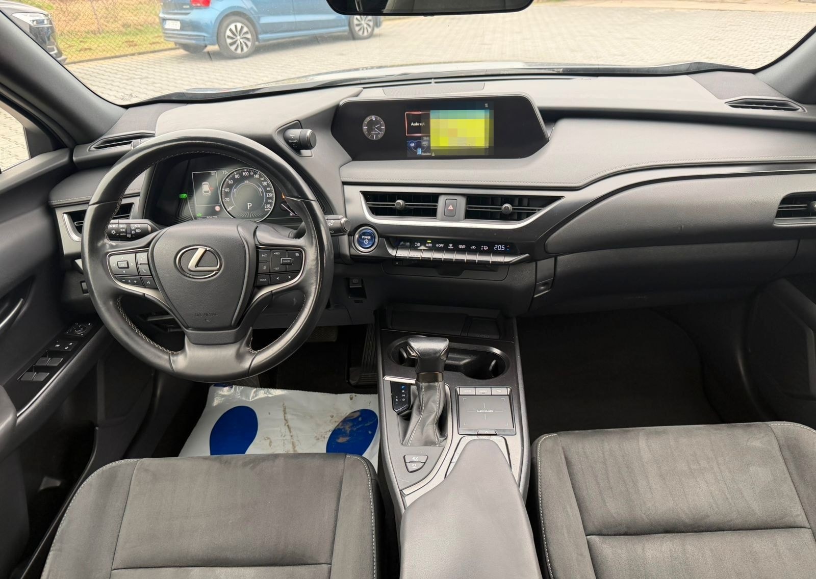 Lexus UX 250 h foto 11