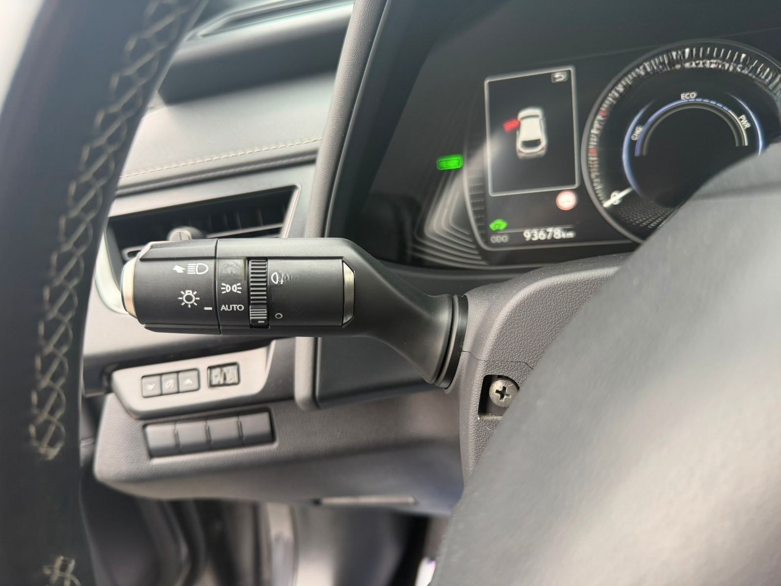 Lexus UX 250 h foto 16