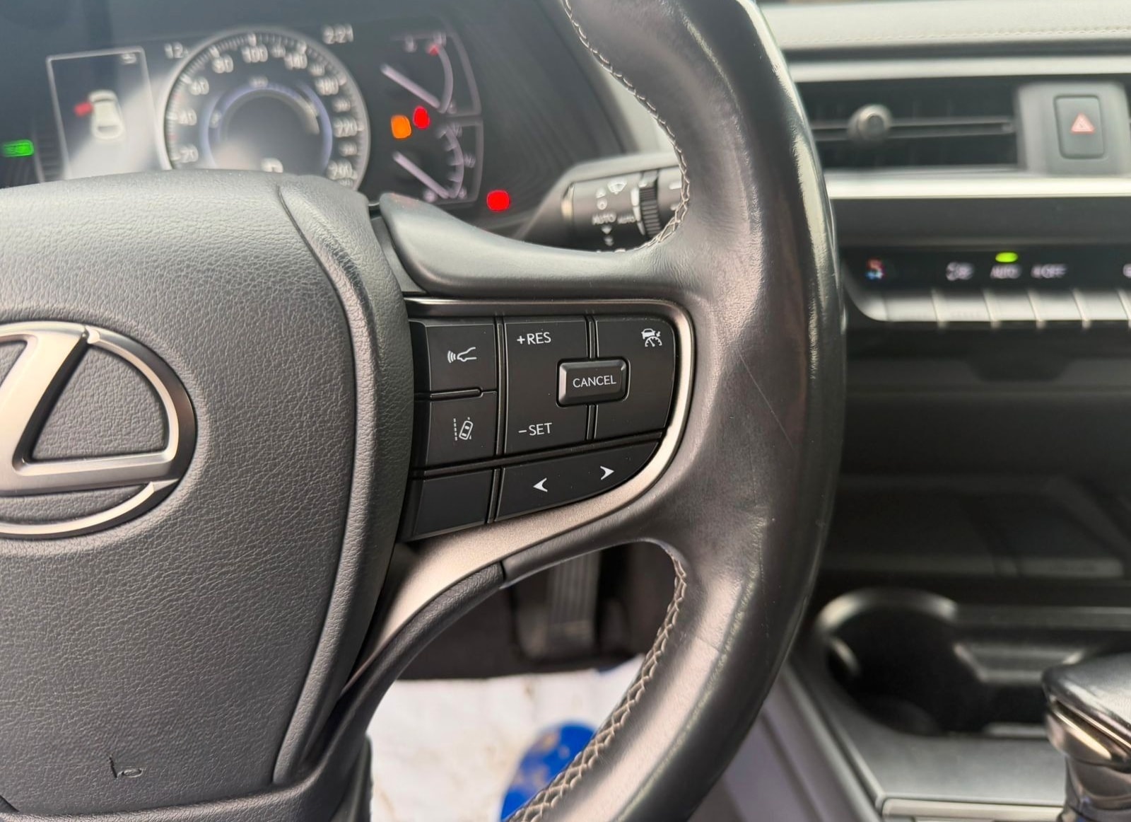 Lexus UX 250 h foto 17