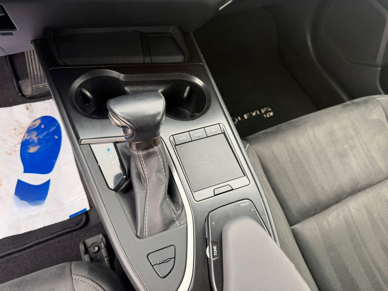 Lexus UX 250 h foto 19