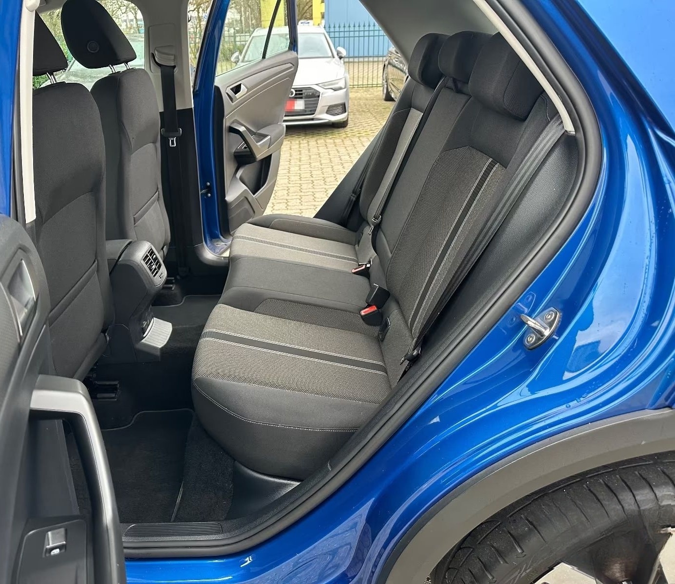 Volkswagen T-Roc 1,5 R-Line 1.HAND Virt KEY 19" ACC CarPlay foto 13