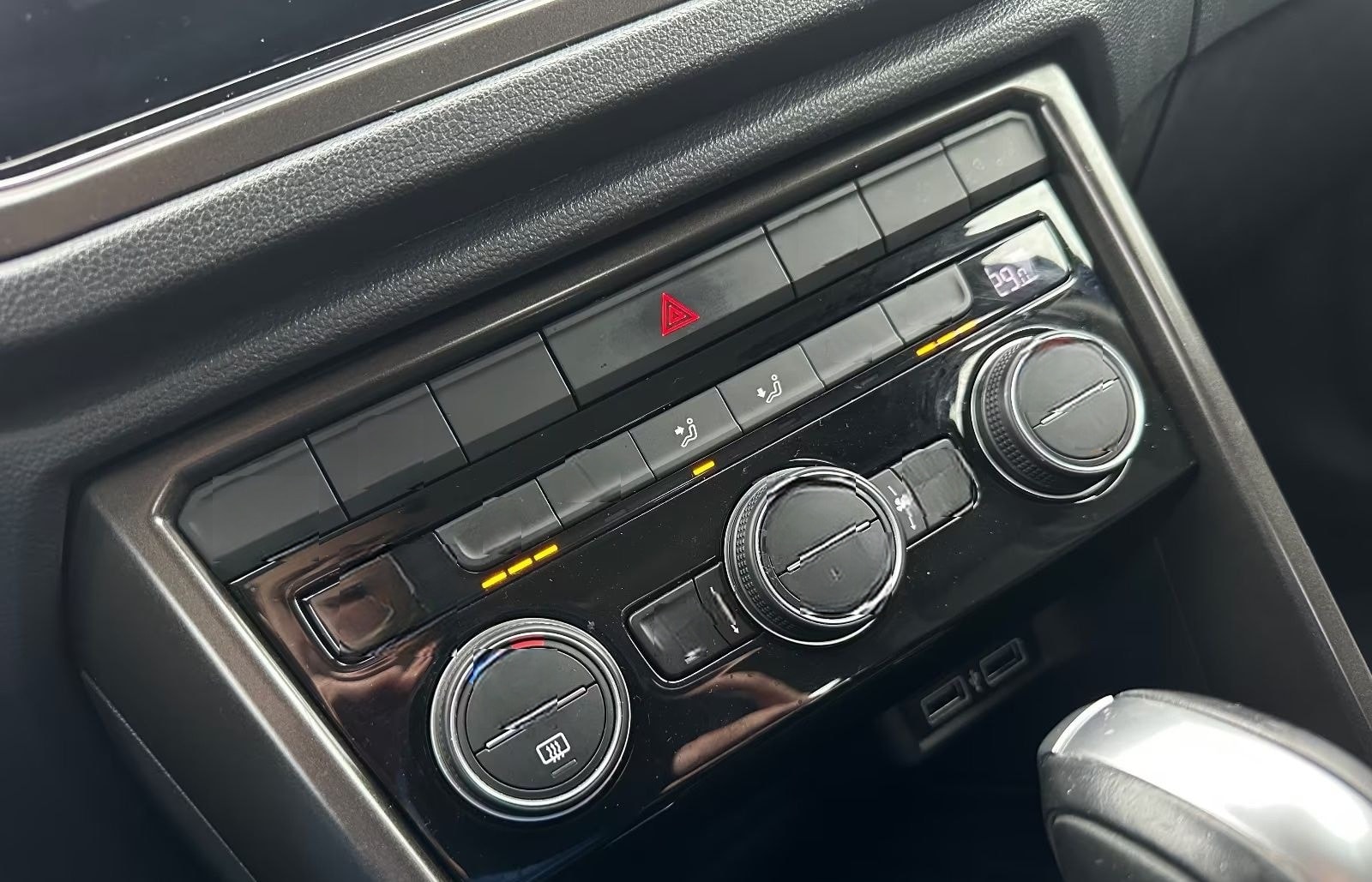 Volkswagen T-Roc 1,5 R-Line 1.HAND Virt KEY 19" ACC CarPlay foto 21