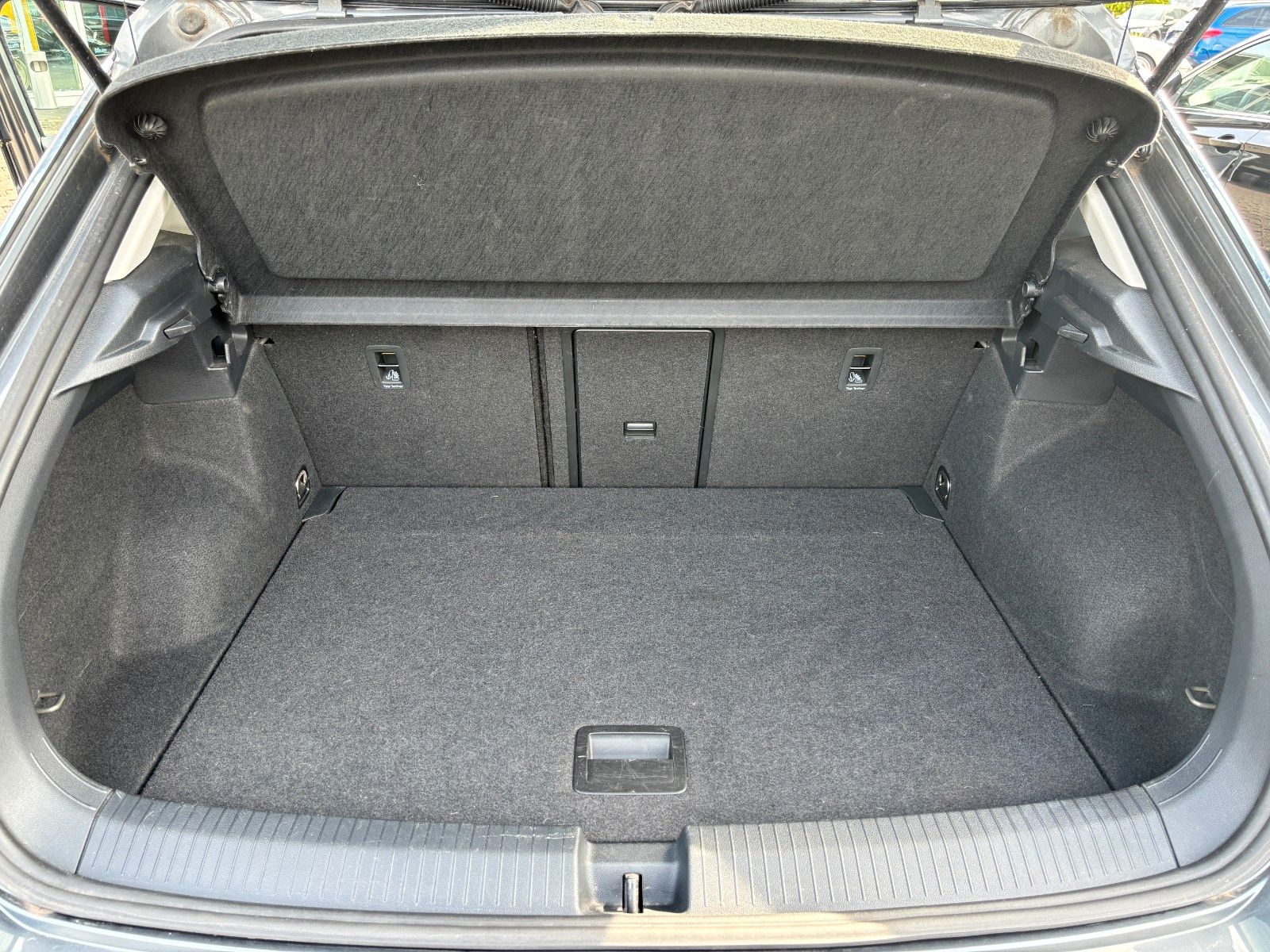 Volkswagen T-Roc Life AHK NAVI SHZ SPUR foto 17