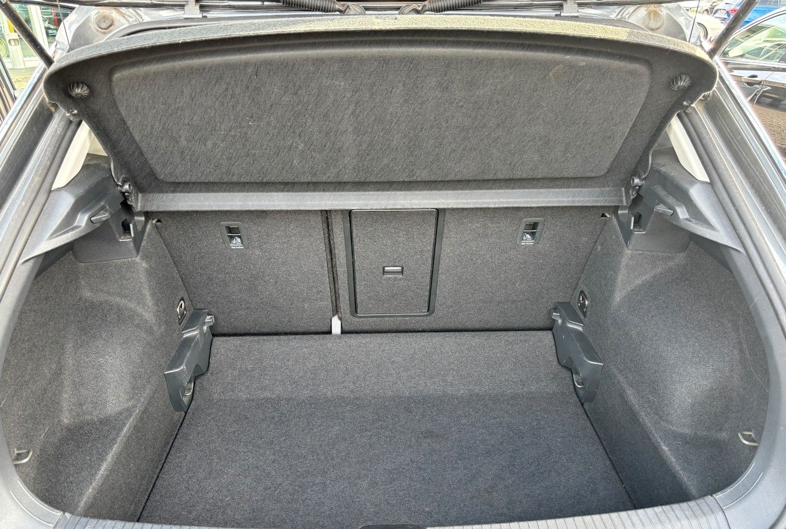 Volkswagen T-Roc Life AHK NAVI SHZ SPUR foto 18