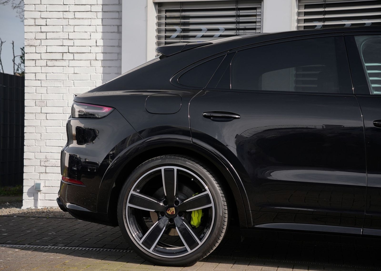 Porsche E-Hybrid Coupé SPORTDESIGN-PAKET-SPORTABGAS.-22" foto 16